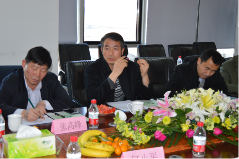 北京市工商聯(lián)佘運(yùn)副主席(中)、張峰處長(左)，北京市統(tǒng)戰(zhàn)部曹杰處長(右)
